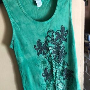 Vintage green tank top with flower 🌸 design on it.